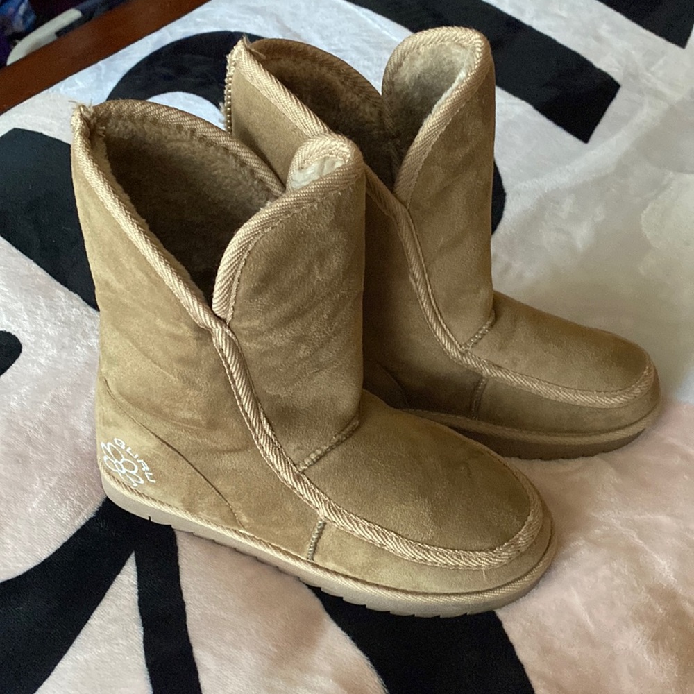 Guru Tan suede fur lined boots